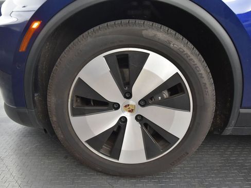 Certified 2024 Porsche Macan 4 Electric AWD/4WD image 13