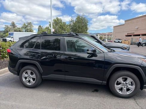 Used 2025 Toyota RAV4 XLE w/ Convenience Package image 5