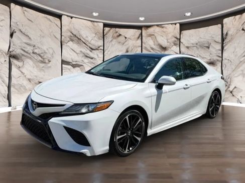 Used 2019 Toyota Camry XSE FWD image 4