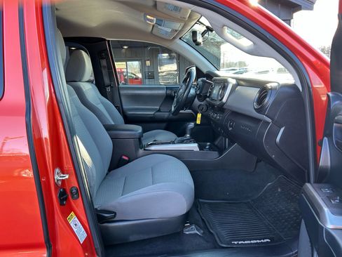 Used 2016 Toyota Tacoma SR5 image 17