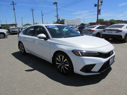 Used 2023 Honda Civic EX-L image 2