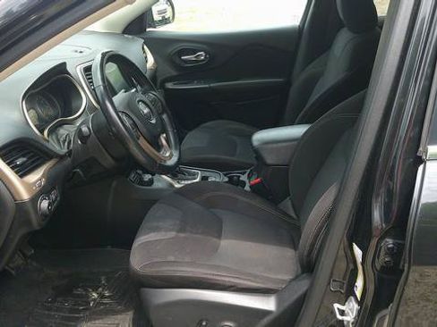 Used 2015 Jeep Cherokee Latitude w/ Cold Weather Group AWD/4WD image 5