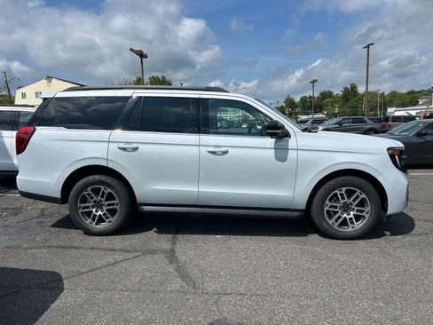 Certified 2025 Ford Expedition Active AWD/4WD image 4