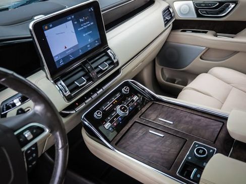 Used 2018 Lincoln Navigator L Reserve w/ Technology Package AWD/4WD image 34