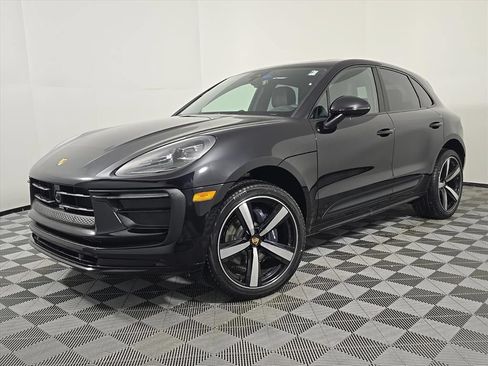 Certified 2026 Porsche Macan AWD/4WD image 1