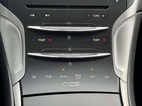Used 2013 Lincoln MKZ FWD image 6