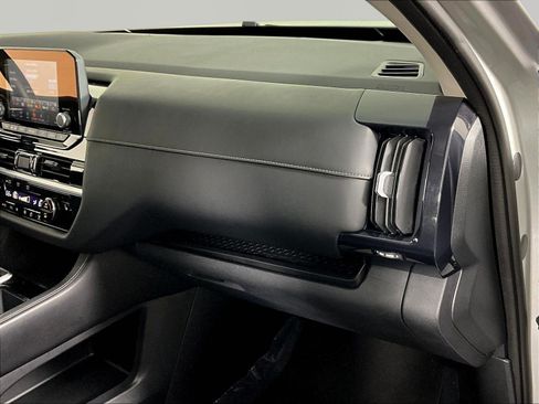 Used 2022 Nissan Pathfinder SV AWD/4WD image 27