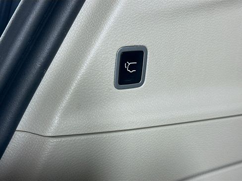 Used 2022 Chrysler Pacifica Touring-L FWD image 30
