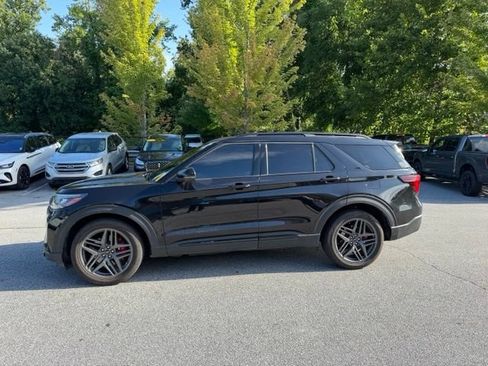 Used 2025 Ford Explorer ST AWD/4WD image 2