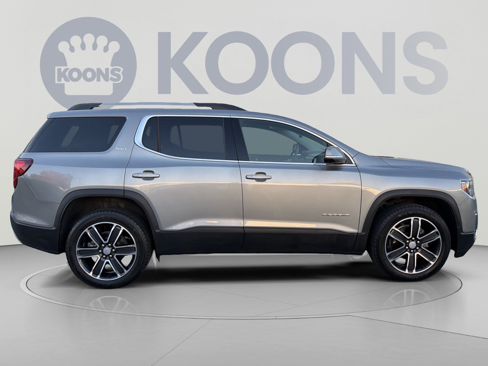 Used 2023 GMC Acadia SLT w/ Technology Package AWD/4WD image 8