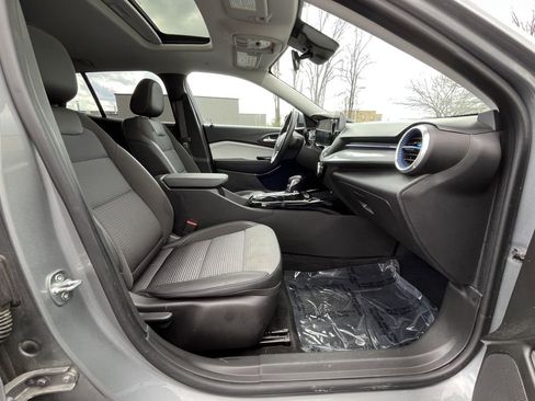 Certified 2024 Chevrolet Trax LT w/ Sunroof Package image 22