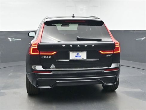 Used 2023 Volvo XC60 B6 Ultimate w/ Protection Package Premier image 7