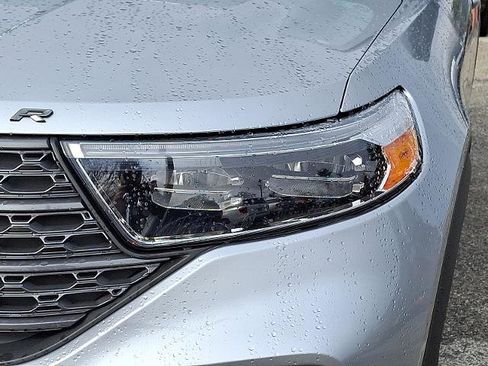 Certified 2022 Ford Explorer XLT w/ Equipment Group 202A image 9