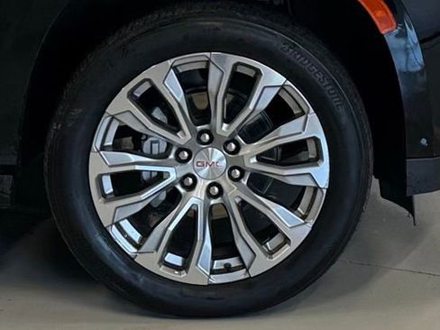 Used 2024 GMC Yukon Denali w/ Denali Reserve Package image 31