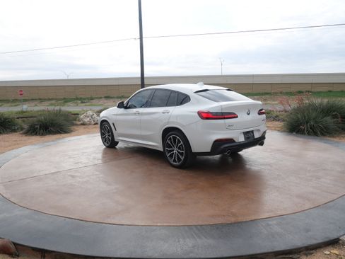 Used 2020 BMW X4 xDrive30i w/ M Sport Package 2 image 4