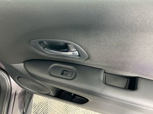 Used 2018 Honda HR-V LX image 29