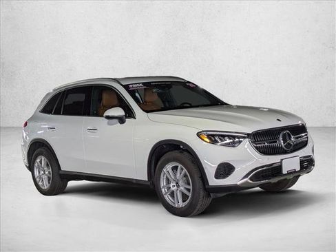 Certified 2025 Mercedes-Benz GLC 300 image 6