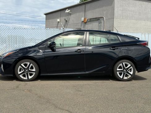 Used 2017 Toyota Prius Three Touring w/ Carpet Mat Package FWD image 2