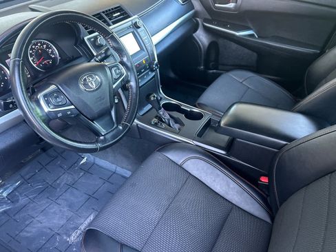 Used 2016 Toyota Camry SE FWD image 11