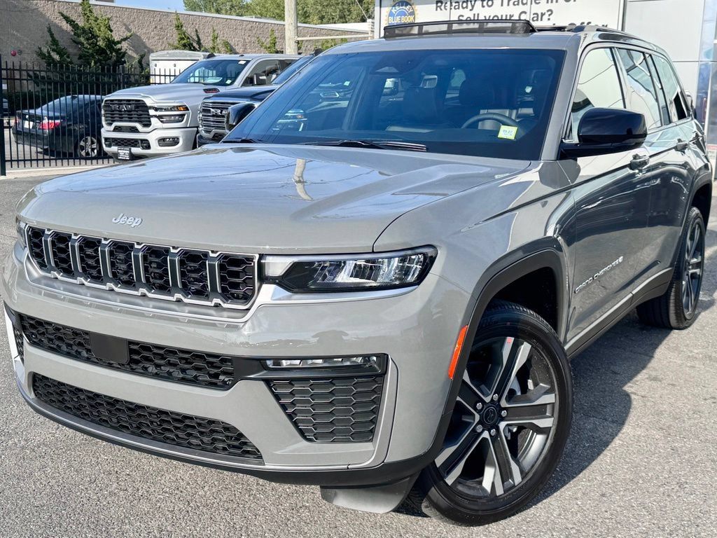 New 2027 Jeep Grand Cherokee Limited AWD/4WD image 3