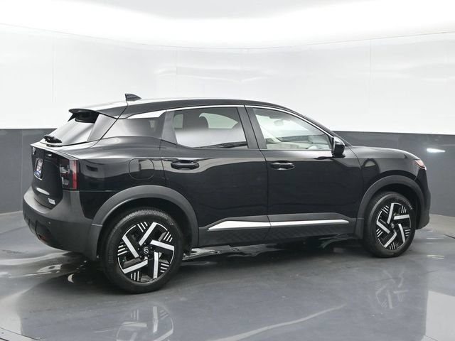 Used 2025 Nissan Kicks SV w/ Charging Package FWD image 6