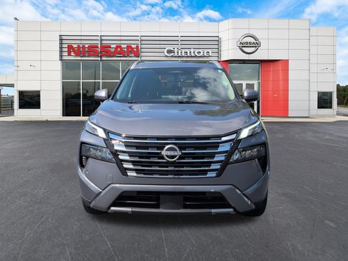 Used 2025 Nissan Rogue SL w/ Tech Package AWD/4WD image 8
