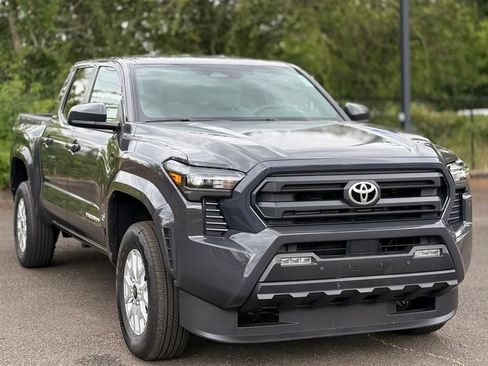 Used 2025 Toyota Tacoma SR5 AWD/4WD image 7