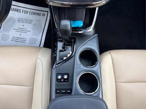 Used 2014 Toyota Avalon Limited w/ Technology Package FWD image 17