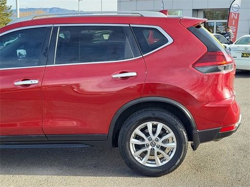 Used 2018 Nissan Rogue SV image 6