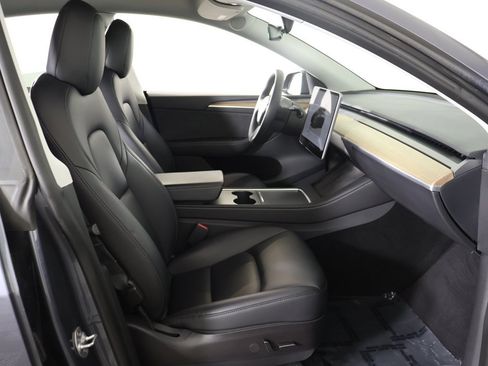 Used 2023 Tesla Model Y Long Range image 34