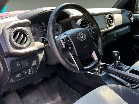 Used 2021 Toyota Tacoma TRD Off-Road w/ Technology Package AWD/4WD image 13