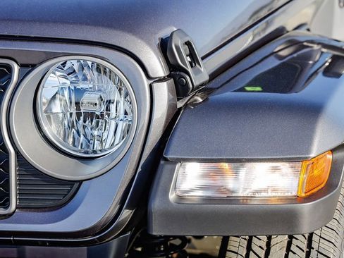 New 2025 Jeep Gladiator Sport w/ Premium Package image 5