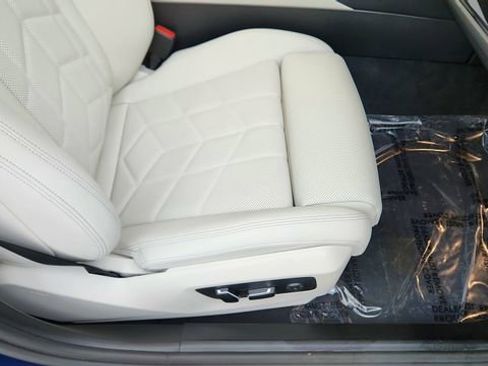 Used 2025 BMW i5 xDrive40 w/ Premium Package image 22