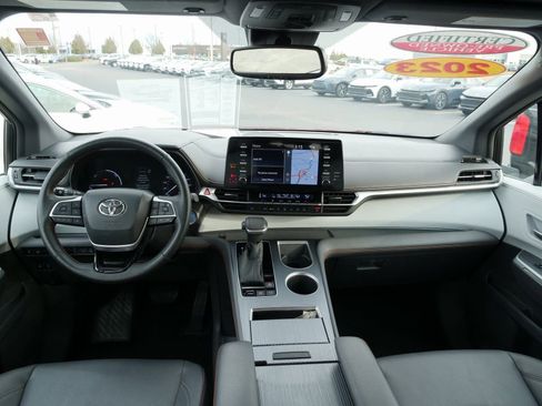 Used 2023 Toyota Sienna XSE image 20