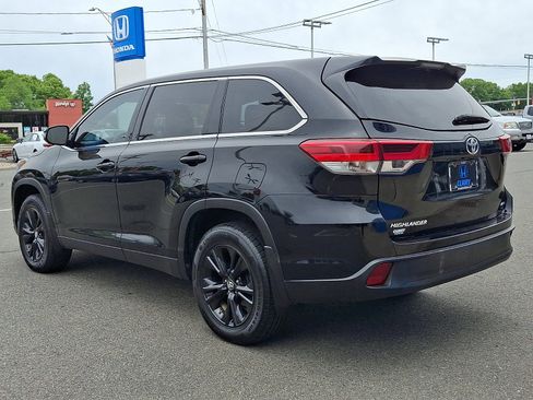 Used 2019 Toyota Highlander LE AWD/4WD image 6