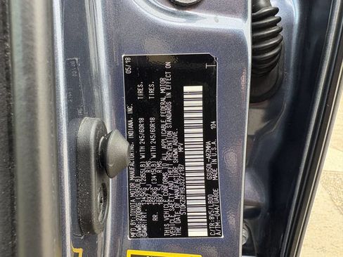 Used 2018 Toyota Highlander XLE FWD image 32