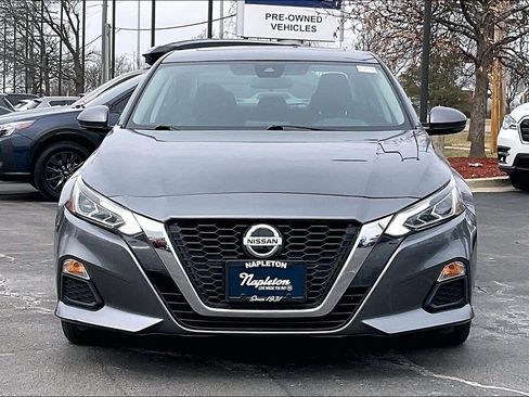 Used 2022 Nissan Altima 2.5 SV w/ SV Premium Package FWD image 2