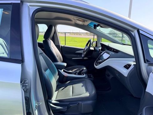 Used 2019 Chevrolet Bolt Premier w/ Infotainment Package image 10