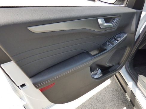 New 2025 Ford Escape SE image 27