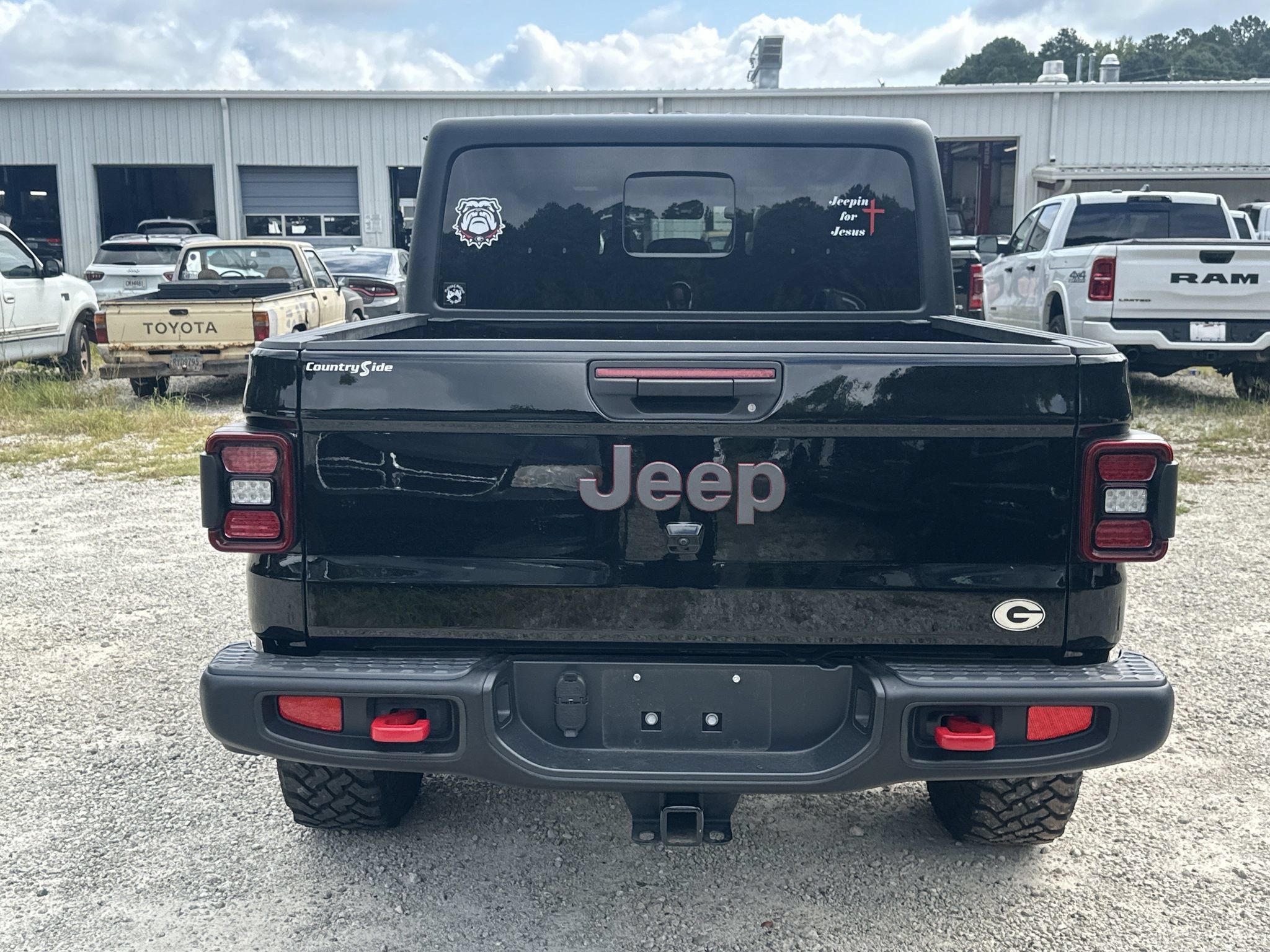 Used 2024 Jeep Gladiator Rubicon w/ Technology Group AWD/4WD image 4