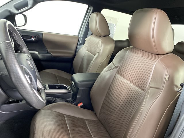 Used 2017 Toyota Tacoma Limited w/ Tow Package RWD image 17