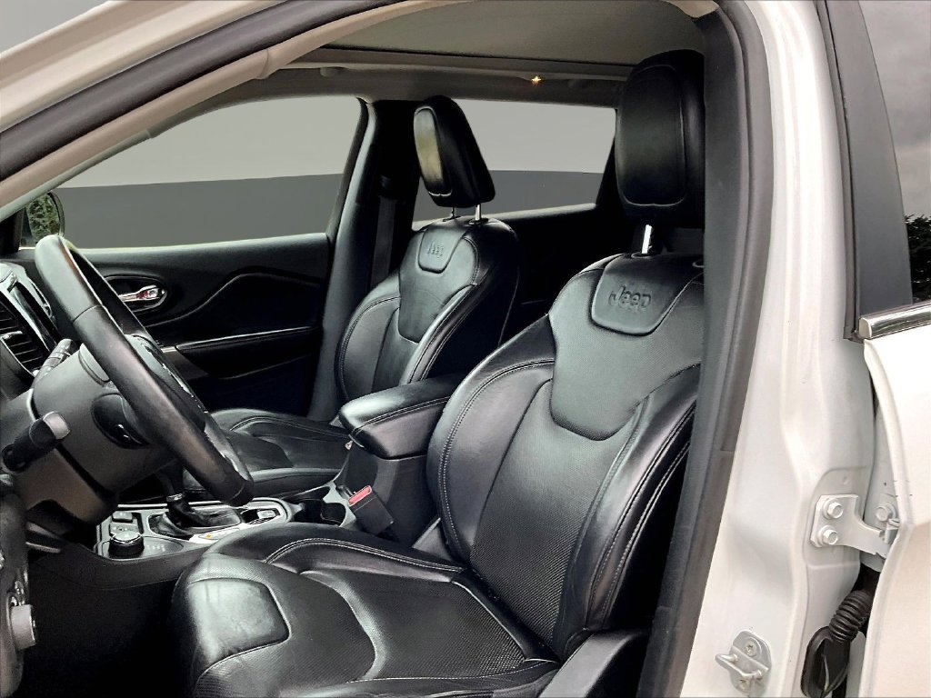 Used 2019 Jeep Cherokee Limited AWD/4WD image 24