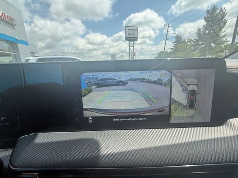 Used 2025 Nissan Kicks SR w/ SR Premium Package FWD image 23
