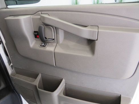 Used 2016 Chevrolet Express 3500 Extended image 19