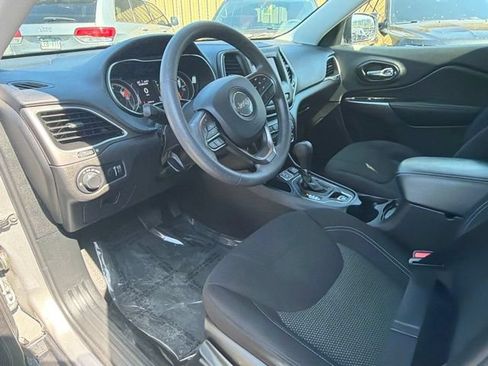 Used 2020 Jeep Cherokee Latitude FWD image 19