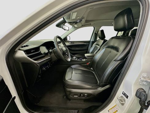 Used 2023 Jeep Grand Cherokee 4WD 4xe image 13