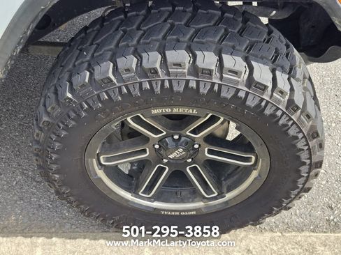 Used 2018 Jeep Wrangler Unlimited Sahara AWD/4WD image 11