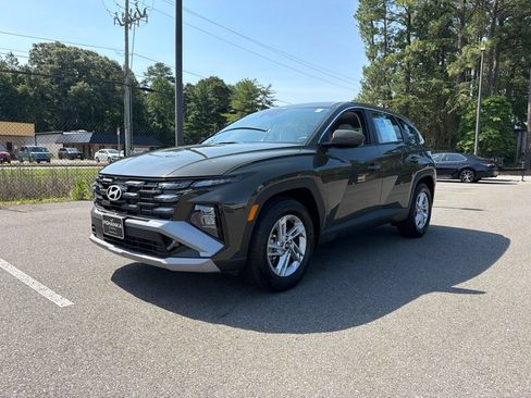 Certified 2025 Hyundai Tucson SE FWD image 2