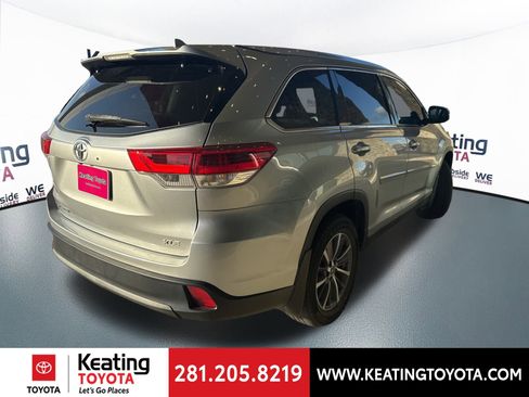 Used 2019 Toyota Highlander XLE image 3