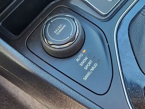 Used 2023 Jeep Cherokee Altitude Lux image 26